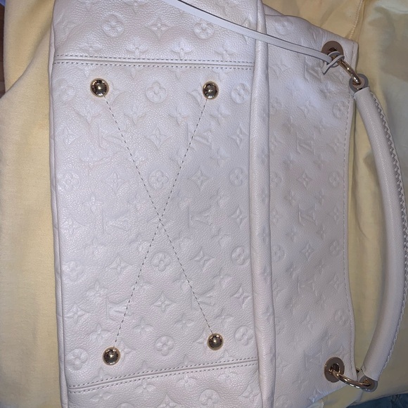 LOUIS VUITTON
WHITE MONOGRAM EMPREINTE ARTSY MM - Picture 5 of 6